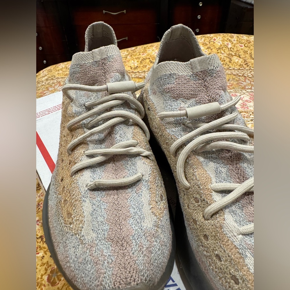 Stylish Sneakers in Cream and Tan - Picture 2 of 12